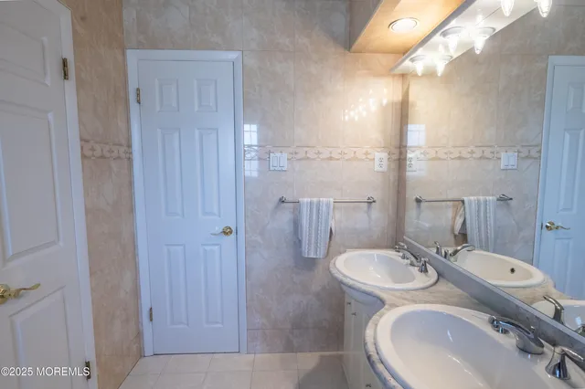 $1,100,000 | 12 Pence Road, Manalapan, NJ 07726