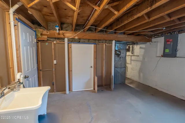 $1,100,000 | 12 Pence Road, Manalapan, NJ 07726