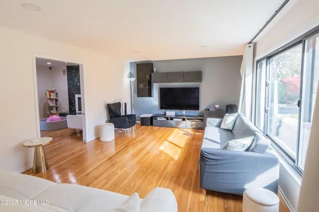 $1,100,000 | 12 Pence Road, Manalapan, NJ 07726