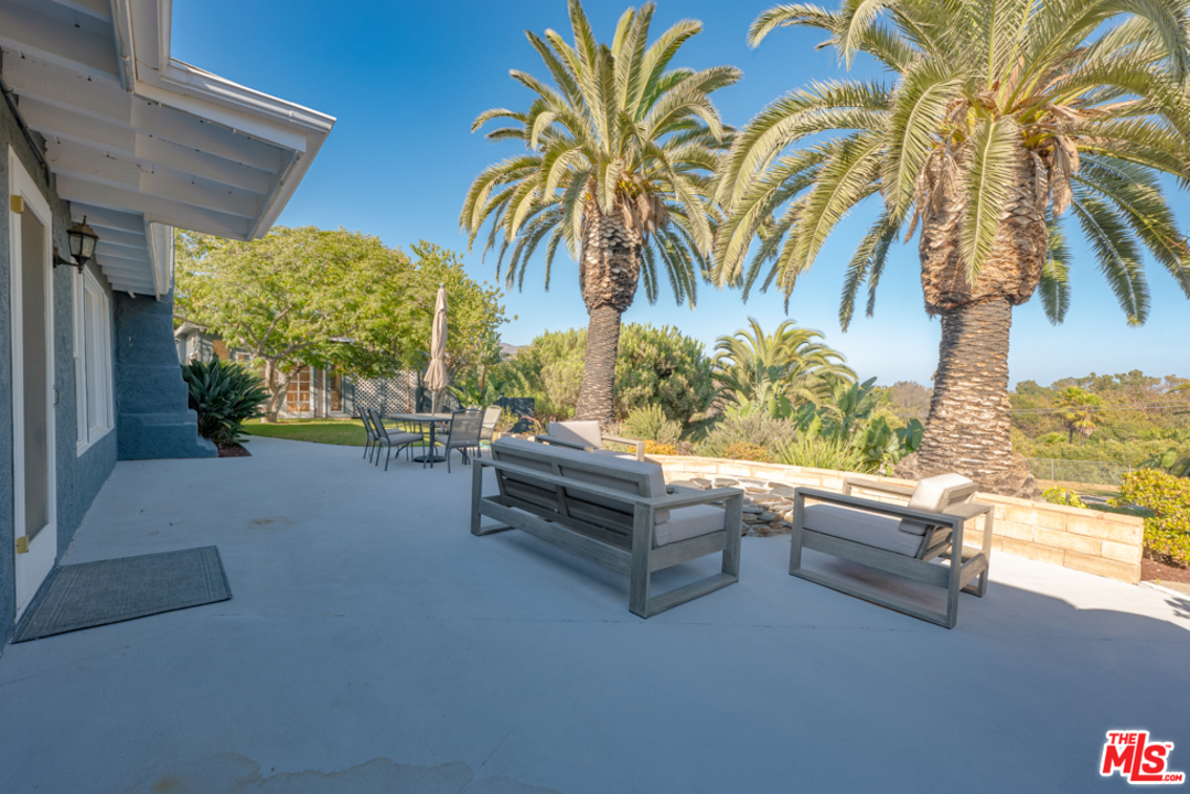 28819 Selfridge Drive Malibu, CA 90265 - Photo 3 of 40