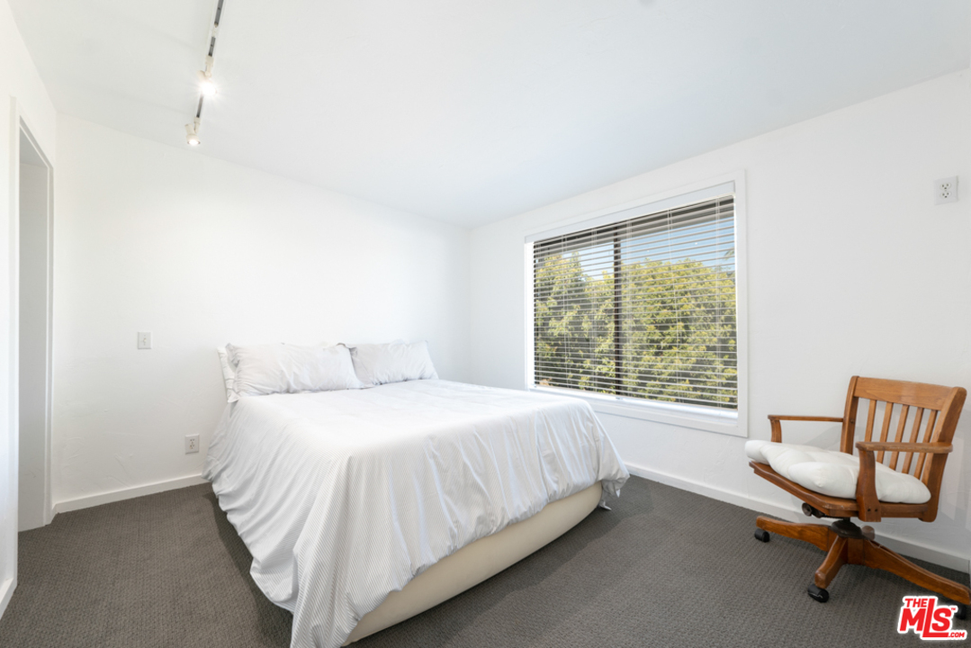 28819 Selfridge Drive Malibu, CA 90265 - Photo 24 of 40