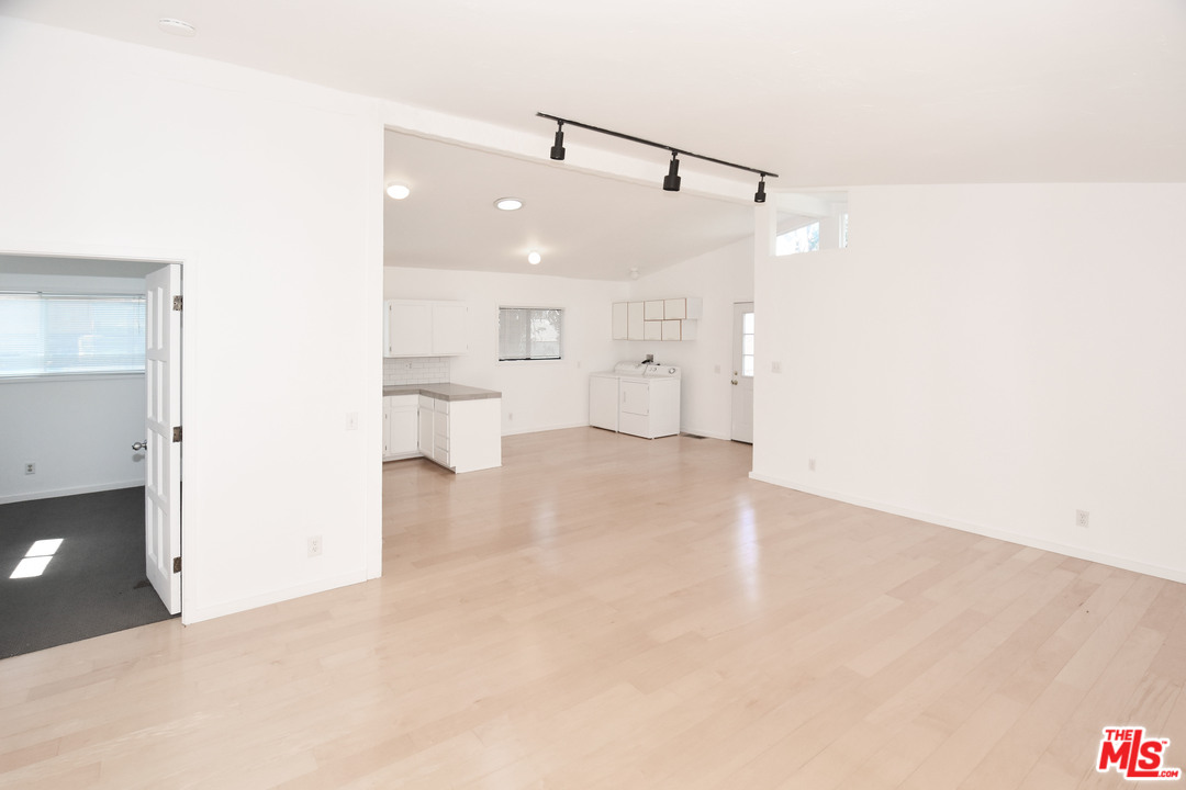 28819 Selfridge Drive Malibu, CA 90265 - Photo 30 of 40