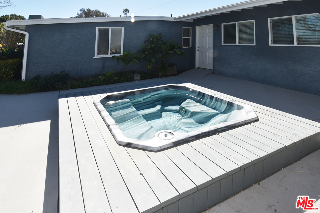 28819 Selfridge Drive Malibu, CA 90265 - Photo 33 of 40