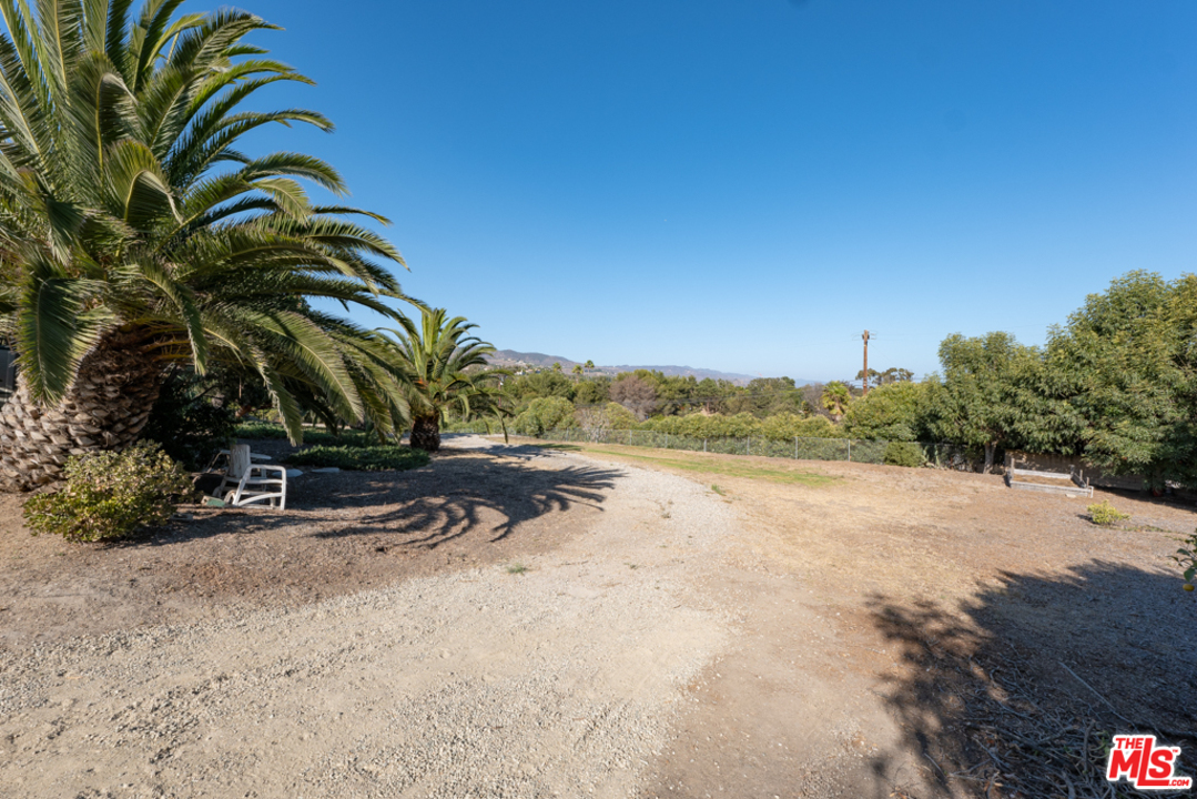 28819 Selfridge Drive Malibu, CA 90265 - Photo 34 of 40