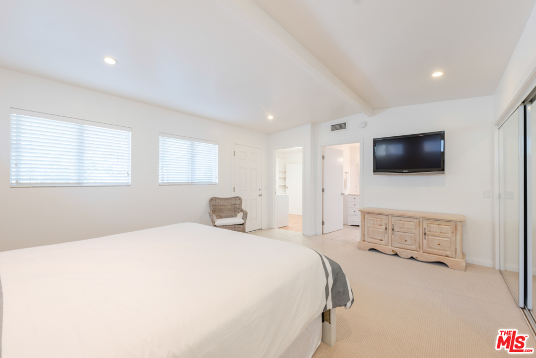 28819 Selfridge Drive Malibu, CA 90265 - Photo 10 of 40