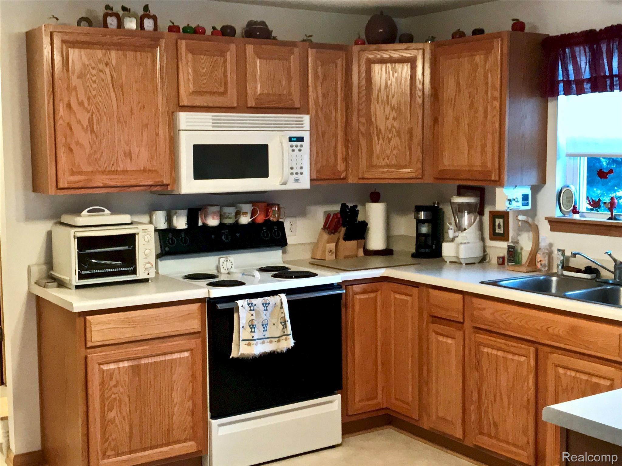 2011 Grace Avenue Rochester, MI 48309 - Photo 13 of 58 fullsizeoutput_9e.jpeg