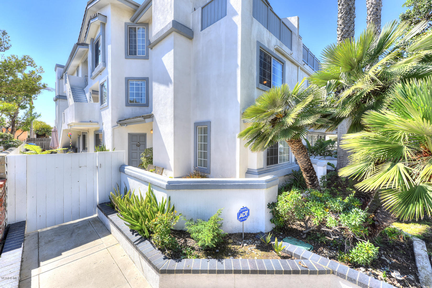 5220 West Wooley Road Oxnard, CA 93035 - Photo 1 of 36 318067_wooley_007_r