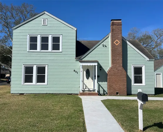 $260,000 | 801 Ave F, El Campo, TX 77437