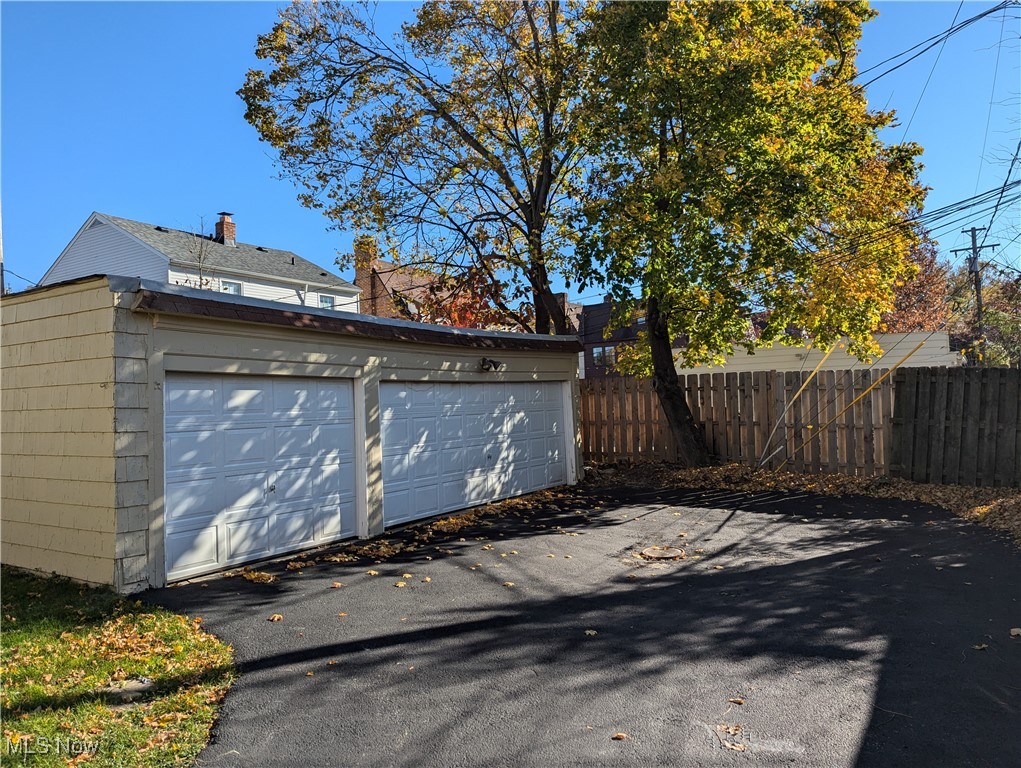 18518 Newell Road Beachwood, OH 44122 - Photo 23 of 24 3 Car Garage
