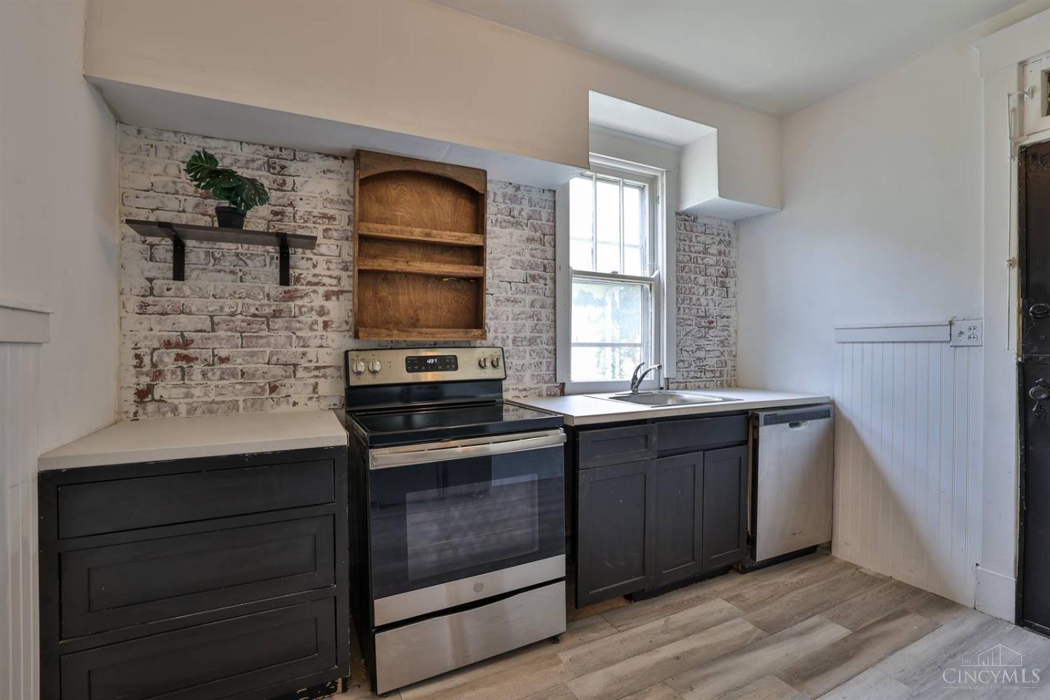 5555 Montgomery Road Cincinnati, OH 45212 - Photo 9 of 19 Gallery Image 9