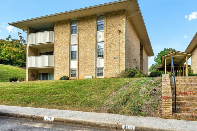 $189,900 | 5260 Cross Bow Circle, Unit 10D, Roanoke, VA 24018