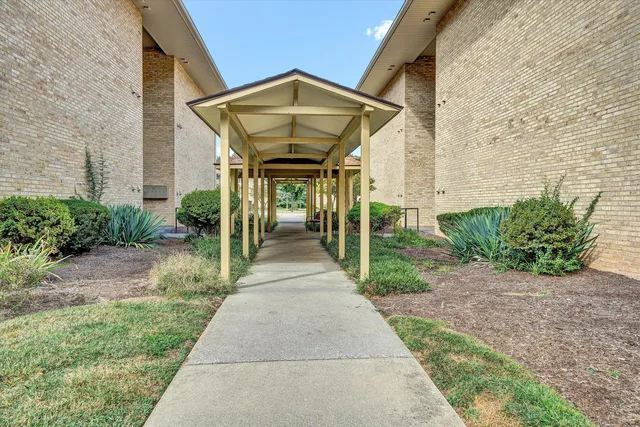 $189,900 | 5260 Cross Bow Circle, Unit 10D, Roanoke, VA 24018