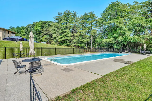 $189,900 | 5260 Cross Bow Circle, Unit 10D, Roanoke, VA 24018