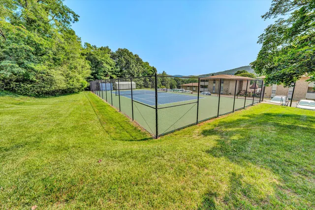 $189,900 | 5260 Cross Bow Circle, Unit 10D, Roanoke, VA 24018