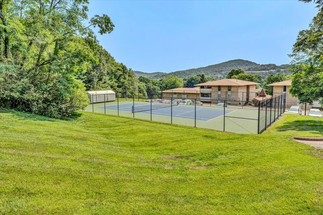 $189,900 | 5260 Cross Bow Circle, Unit 10D, Roanoke, VA 24018