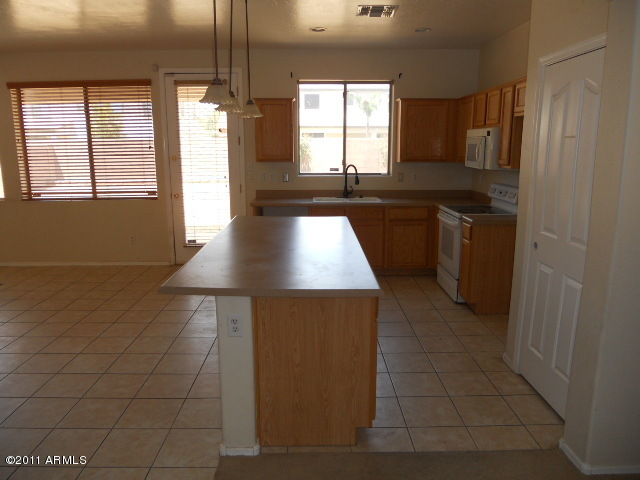 3350 East Powell Way Gilbert, AZ 85298 - Photo 20 of 25 Kitchen island