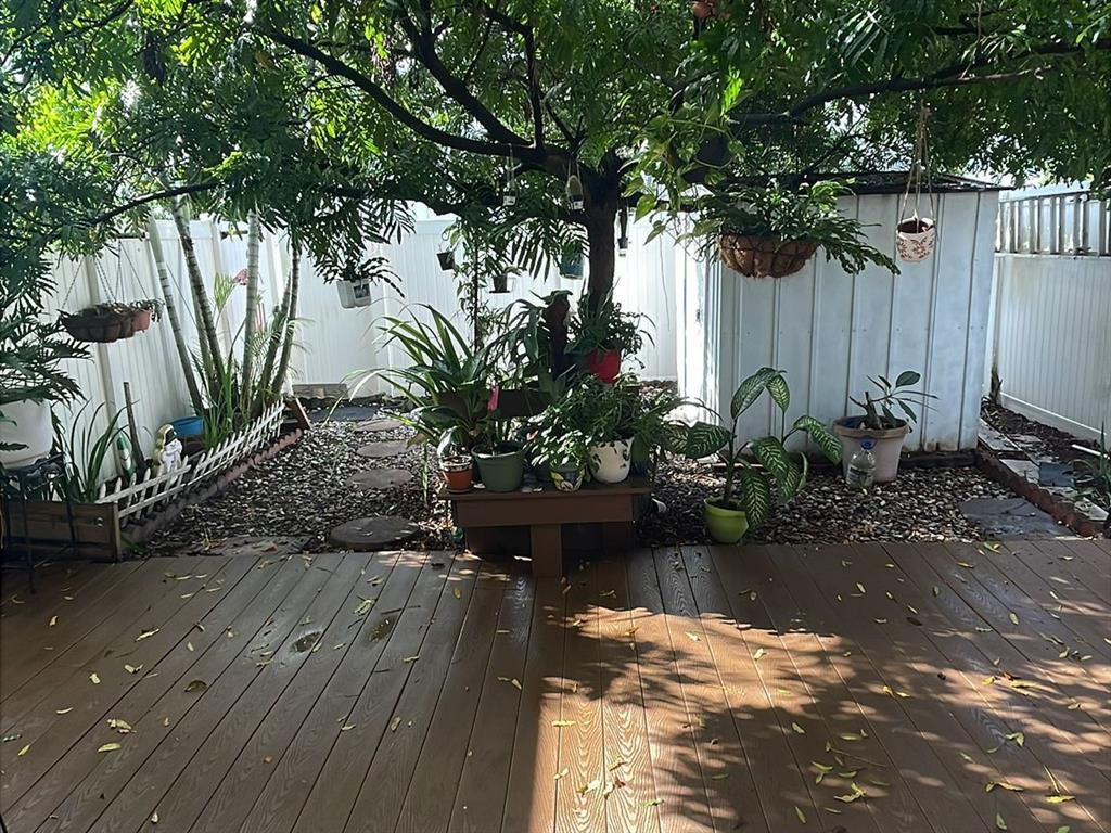 6728 Southwest 40th Street, Unit 6728 Fort Lauderdale, FL 33314 - Photo 9 of 13 a backyard of a house with lots of green space