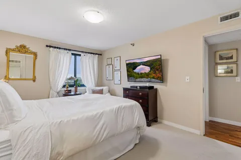 $395,000 | 48 Groveland Terrace, Unit 313, Minneapolis, MN 55403