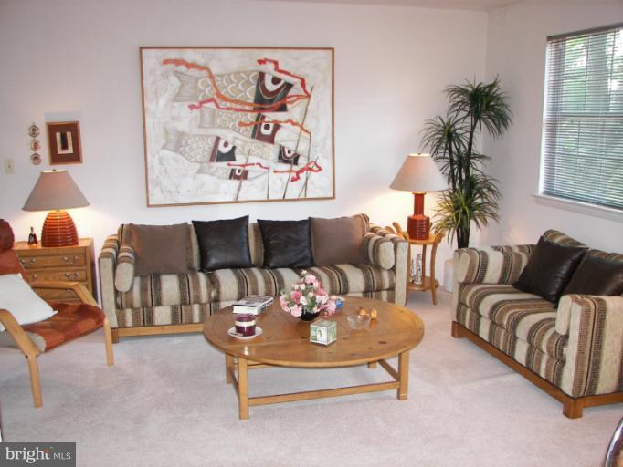 4022 Winlee Road Randallstown, MD 21133 - Photo 1 of 17 Living Room