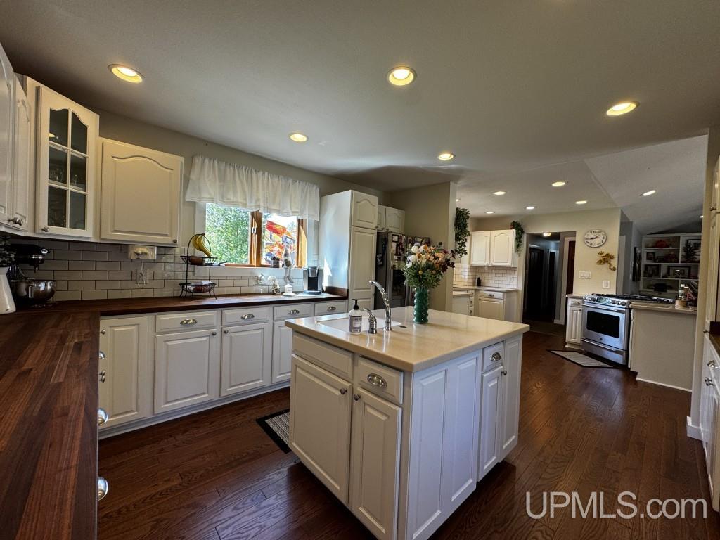 17299 Pinery Road Lanse, MI 49946 - Photo 10 of 65