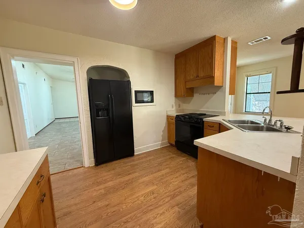 $2,550 | 3801 North 12th Avenue, Pensacola, FL 32503