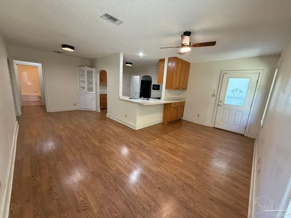 $2,550 | 3801 North 12th Avenue, Pensacola, FL 32503