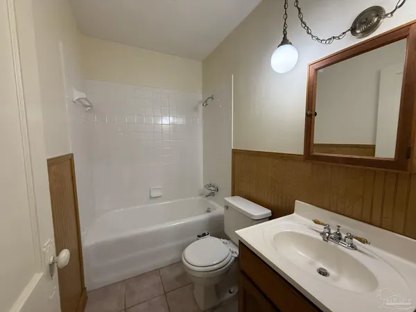 $2,550 | 3801 North 12th Avenue, Pensacola, FL 32503