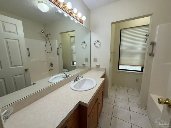 $2,550 | 3801 North 12th Avenue, Pensacola, FL 32503