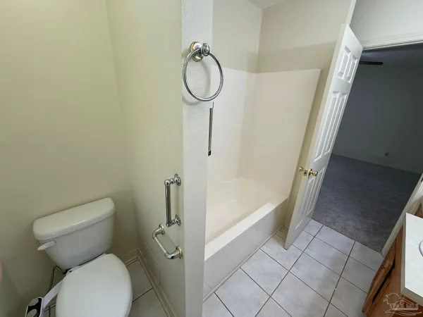 $2,550 | 3801 North 12th Avenue, Pensacola, FL 32503