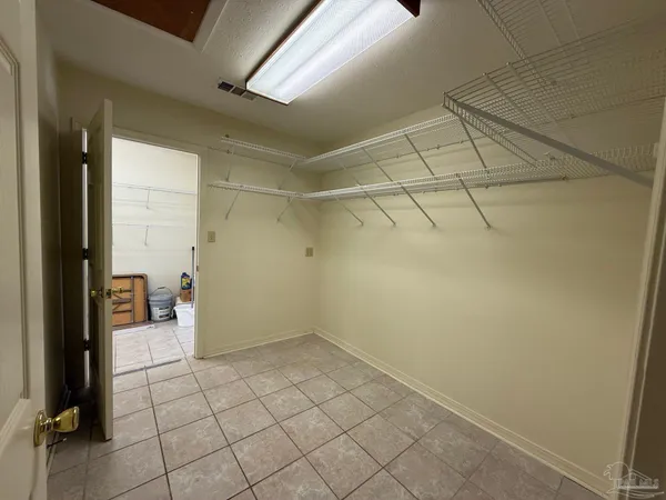 $2,550 | 3801 North 12th Avenue, Pensacola, FL 32503