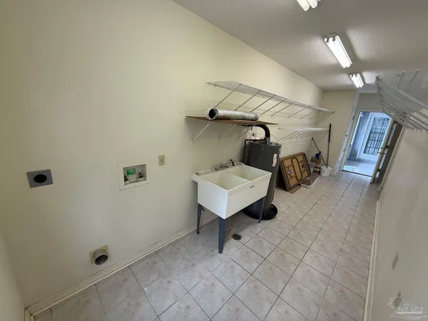 $2,550 | 3801 North 12th Avenue, Pensacola, FL 32503