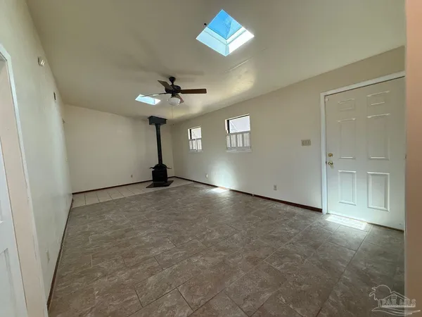 $2,550 | 3801 North 12th Avenue, Pensacola, FL 32503