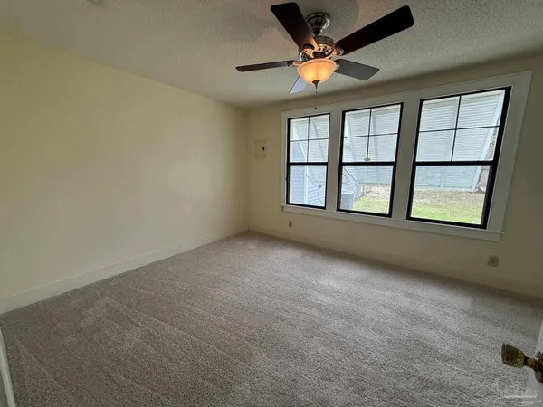 $2,550 | 3801 North 12th Avenue, Pensacola, FL 32503