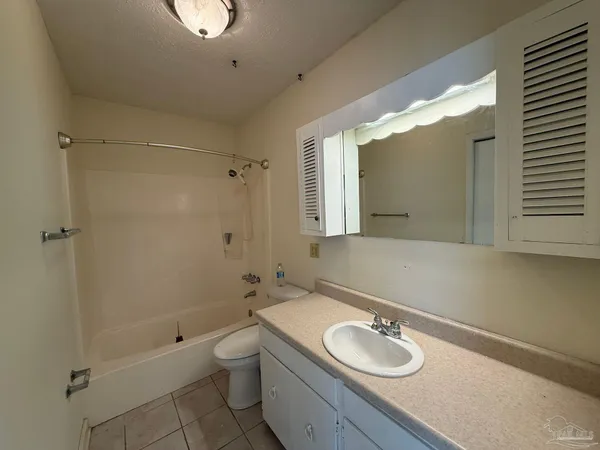 $2,550 | 3801 North 12th Avenue, Pensacola, FL 32503