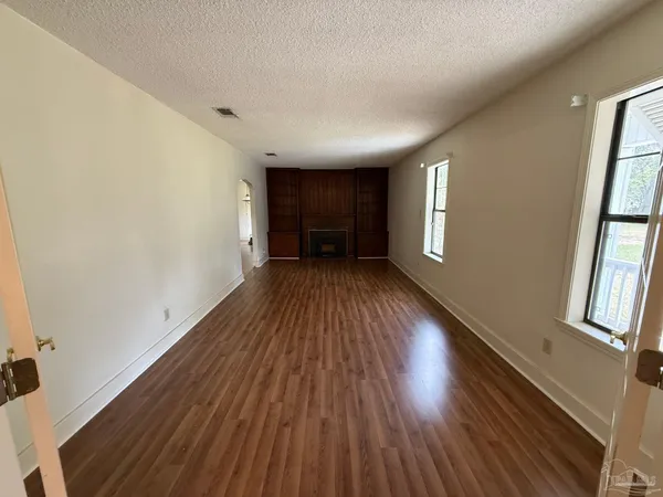 $2,550 | 3801 North 12th Avenue, Pensacola, FL 32503