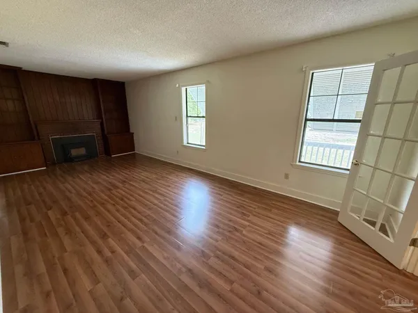 $2,550 | 3801 North 12th Avenue, Pensacola, FL 32503