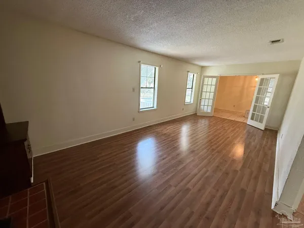 $2,550 | 3801 North 12th Avenue, Pensacola, FL 32503