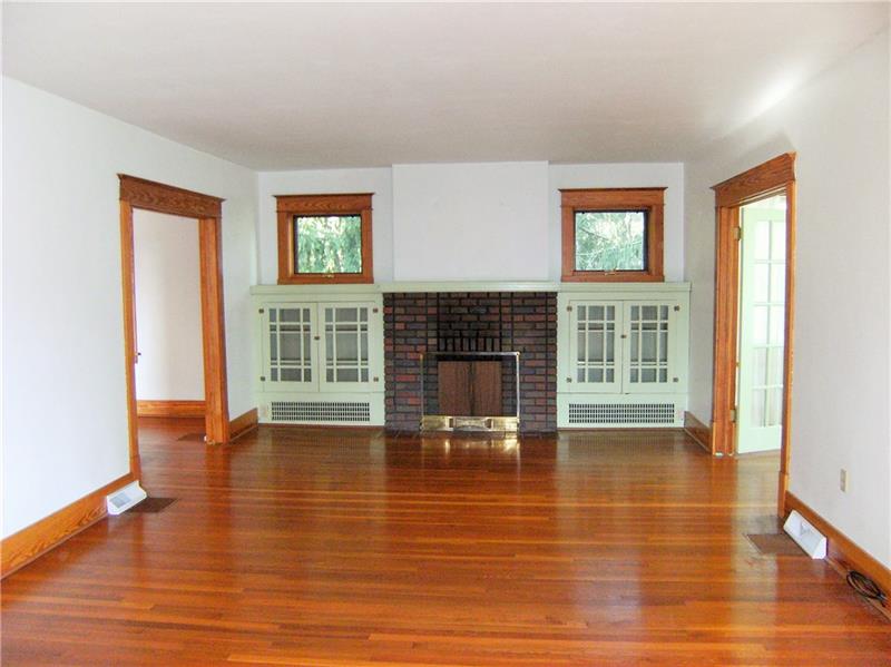 4155 Tuscarawas Road Beaver, PA 15009 - Photo 5 of 25 Living Room