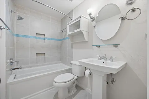 $214,900 | 1411 Gracy Farms Lane, Unit 52, Austin, TX 78758