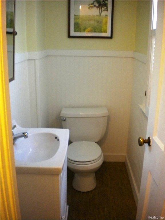 1459 Roslyn Road Grosse Pointe, MI 48236 - Photo 13 of 17 13.JPG