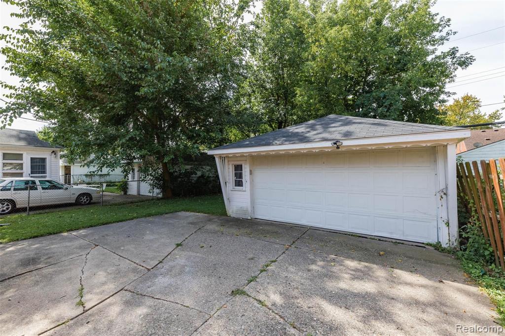 21712 Newcastle Road Harper Woods, MI 48225 - Photo 25 of 38