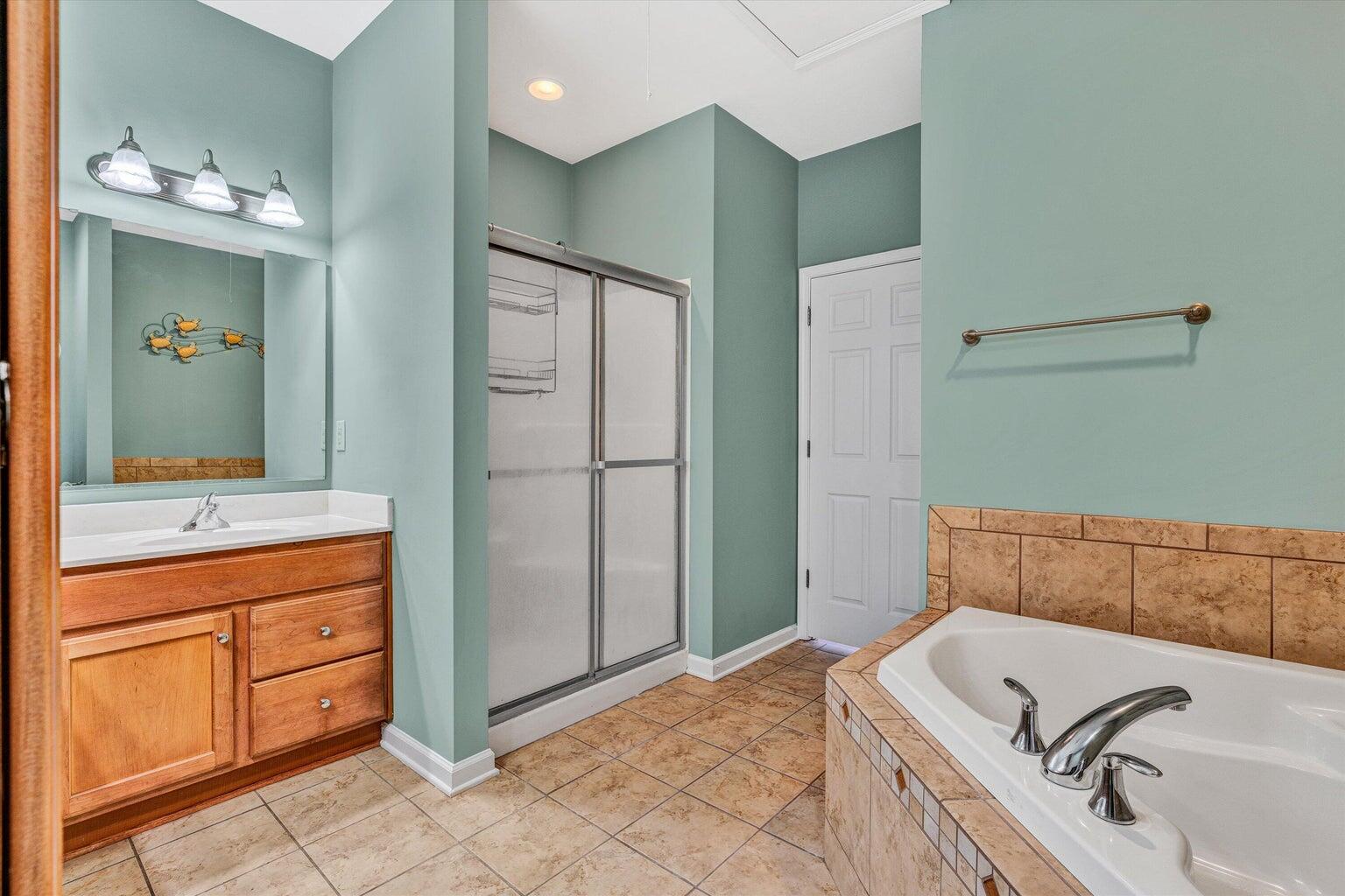 88 Maple Street Salem, VA 24153 - Photo 20 of 25 a bathroom with a sink and a mirror