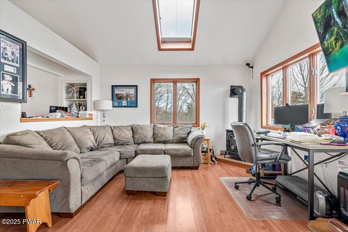 165 Lakeview Road Greentown, PA 18426 - Photo 7 of 41 Living Room
