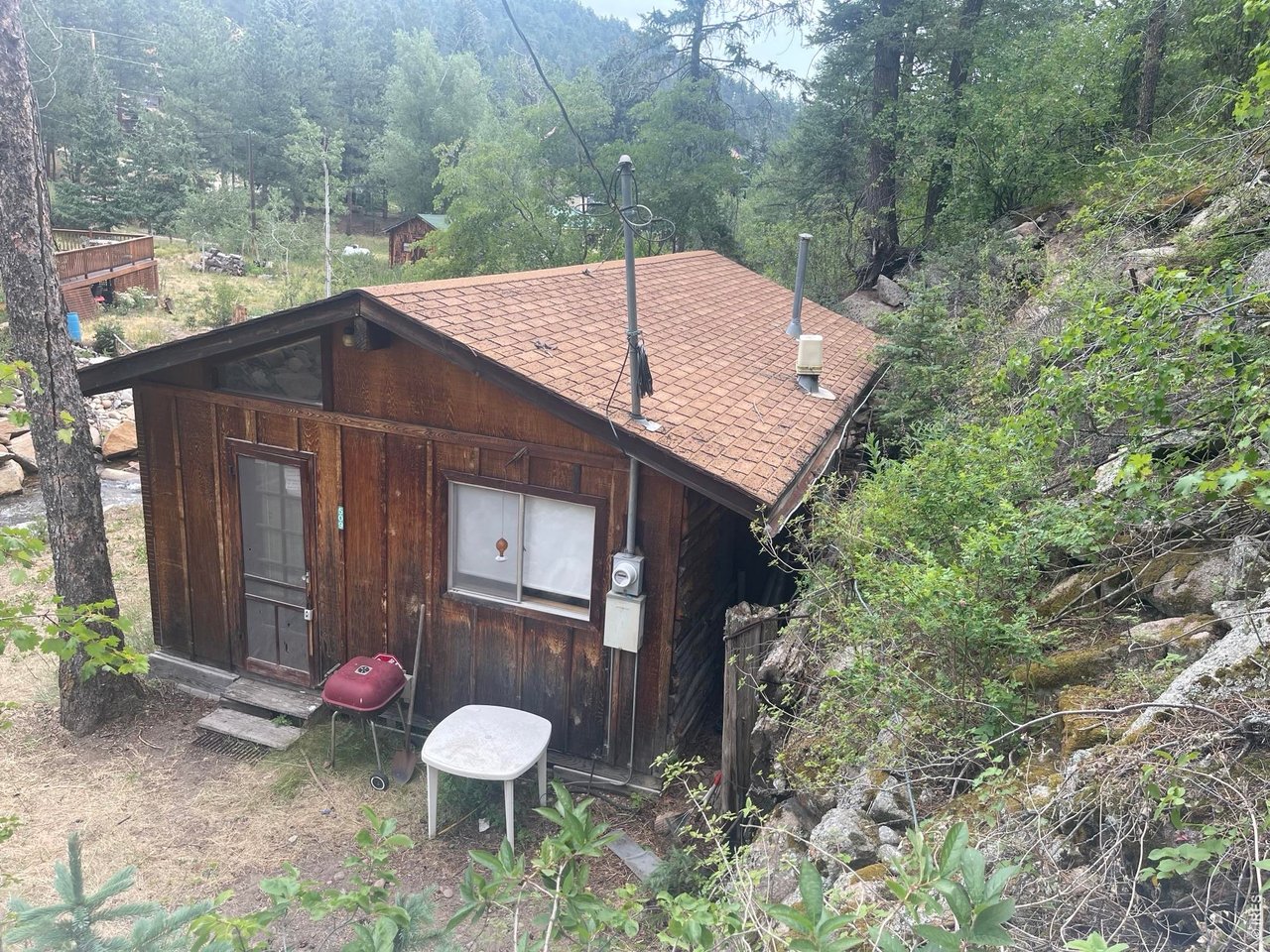 509 Riverside Drive Lyons, CO 80540 - Photo 4 of 15 a backyard of a house with table and chairs
