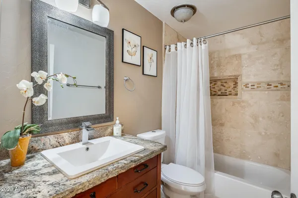 $3,500 | 2022 East Wahalla Lane, Phoenix, AZ 85024