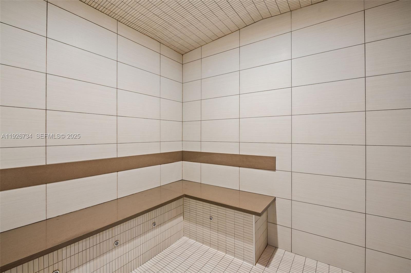 600 South Dixie Highway, Unit 237 West Palm Beach, FL 33401 - Photo 27 of 46 a bathroom with a bathtub