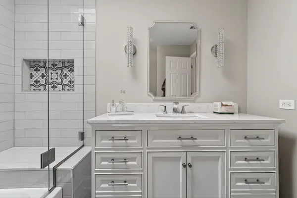 $475,000 | 962 Shoreline Road, Unit 898, Lake Barrington, IL 60010