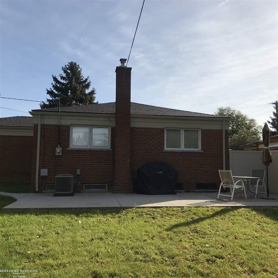 32015 Schoenherr Road Warren, MI 48088 - Photo 16 of 17 31363858-15.JPG