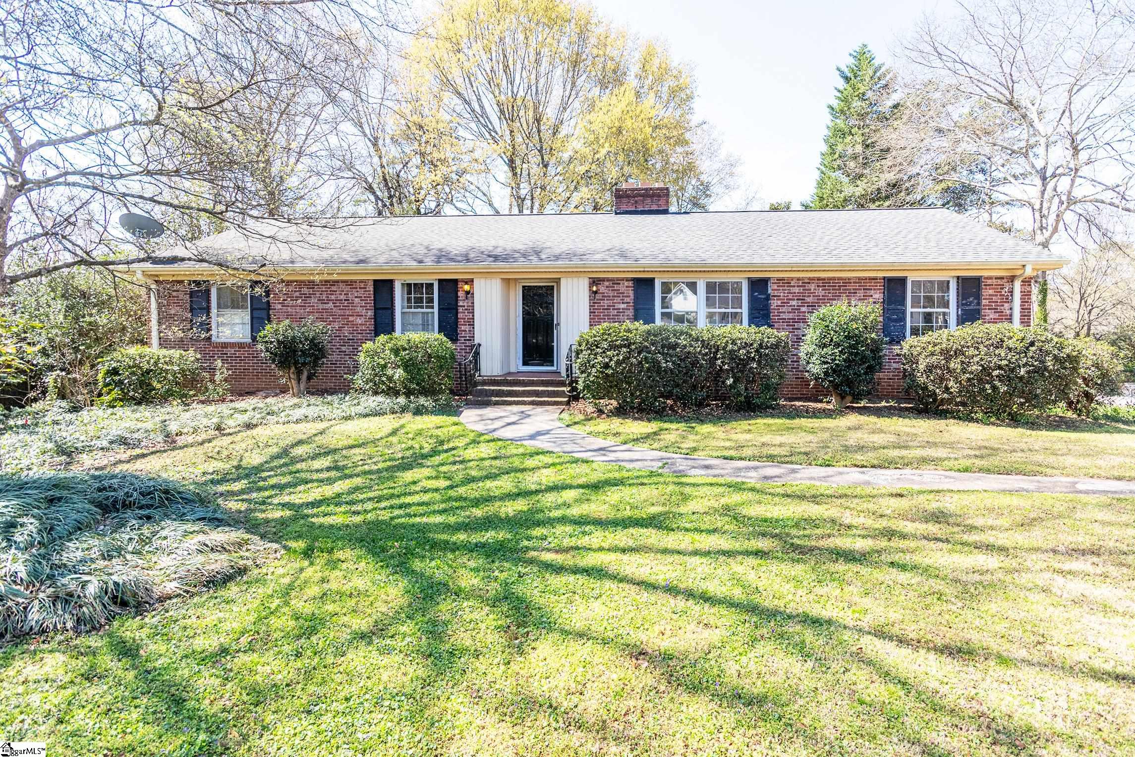 220 Buckingham Road Greenville, SC 29607 - Photo 1 of 28
