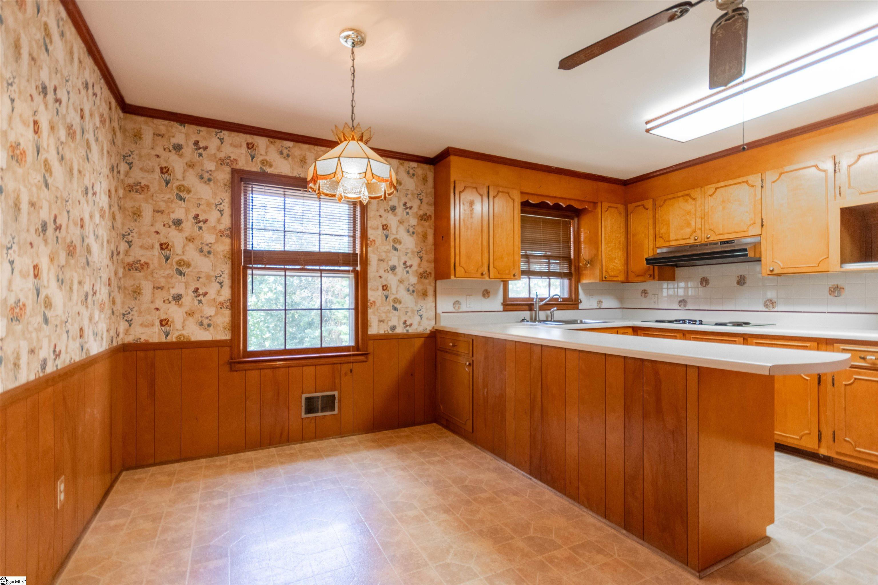 220 Buckingham Road Greenville, SC 29607 - Photo 12 of 28